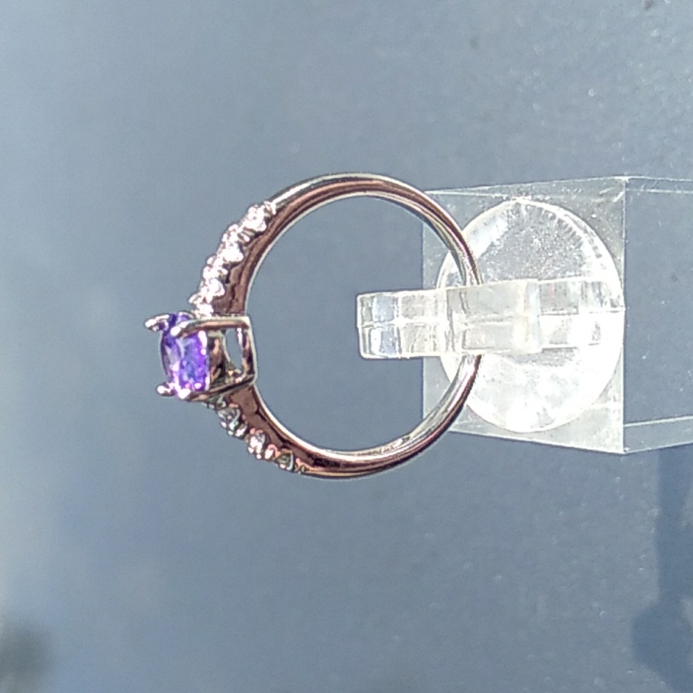 Amethyst and cubic zirconia fashion ring - Picture 3 of 6
